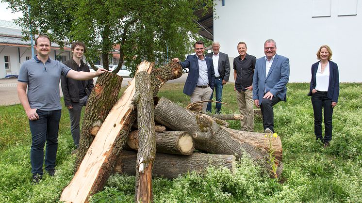 Machen sich gemeinsam stark für den Artenschutz in der Region: Gerhard Winkler, Arved Hein, Jürgen Sorré , Manfred Lux, Matthias Fritzsche, Martin Scharr und Karin Frank (LEW/Christina Bleier) 