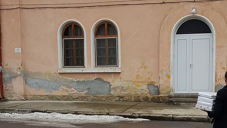 ЮСК България дарява спално бельо на три дома за възрастни хора