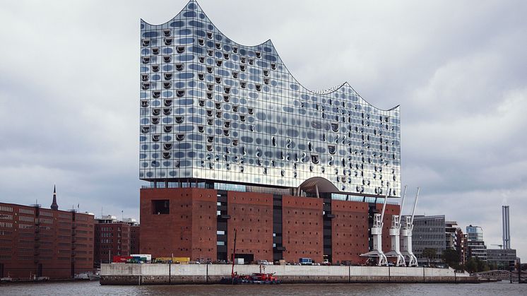 Endelig står Hamburgs nye koncerthus, Elphilharmonie, færdig