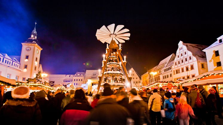 Freiberger Christmarkt-original bergmännisch im Erzgebirge mit der Pyramide_Ralf Menzel_IMG_2304_-®_by_fLy