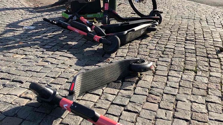 Bestämda parkeringar och ett tak för antalet elsparkcyklar utreds