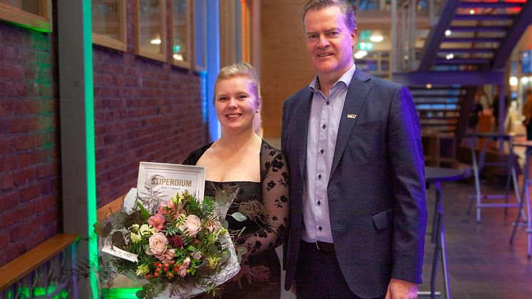 Linnéa Carlsson tillsammans med Henrik Runnemalm från GKN Aerospace.