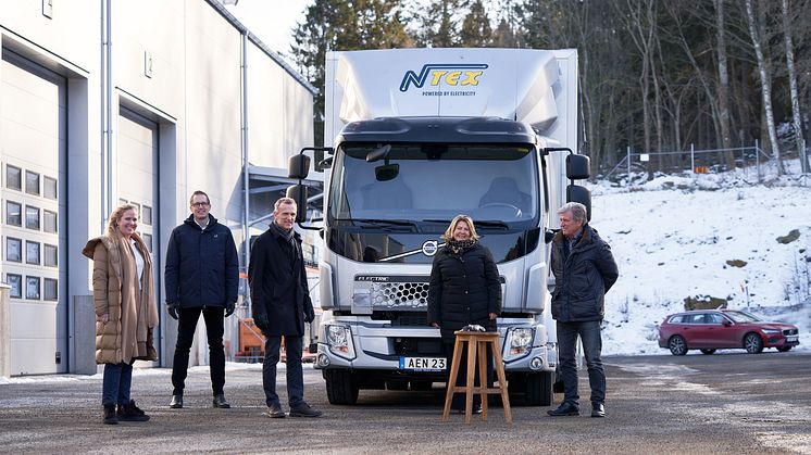 NTEX inleder omställning till fossilfria transporter: Startar med en av de första  ellastbilarna i Västsverige från Volvo 