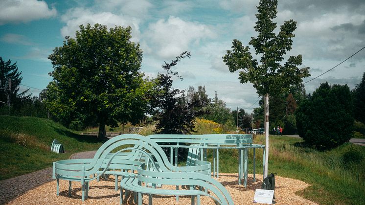PurplePath__Modified Social Bench for Jahnsdorf #1__JeppeHein_FotoErnestoUhlmann(1).jpg