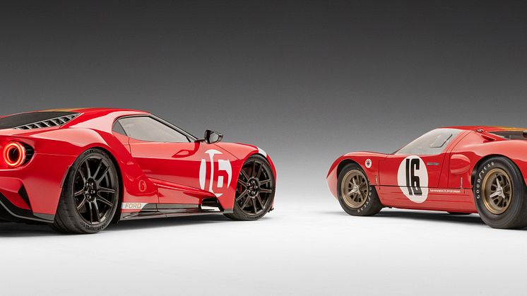 2022 Ford GT Alan Mann Heritage Edition_07_1966 Ford AM GT-1 prototype