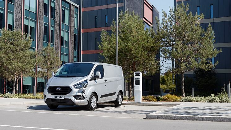 Ford reveals production version of new Transit Custom plug-in hybrid