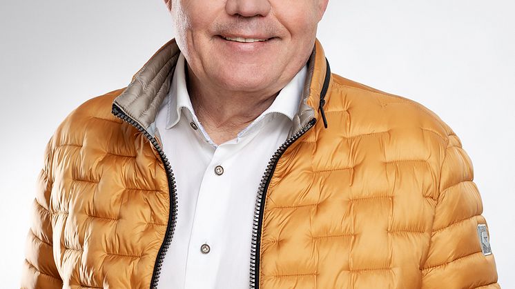 Dr. Guenther Moeckesch, CEO elevait