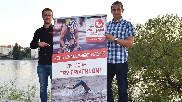 Filip Ospalý (vpravo) a Nico Kronfoth, člen řídícího výboru série Challenge Family, zvou na historicky největší triatlonovou událost v České republice.