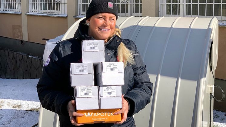 Jeanette Höglund, grundare av Vid Din Sida, är tacksam över att hon nu frikostigt kan förse hemlösa pensionärer med välbehövlig handsprit.