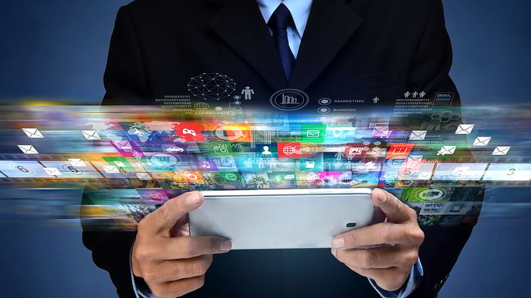 Når leverandørene slår sammen prisen for TV og bredbånd på fakturaen, skaper det problemer for ansatte som får dekket bredbånd av arbeidsgiver, sier Espen Øren i Simployer. FOTO:Dreamstime