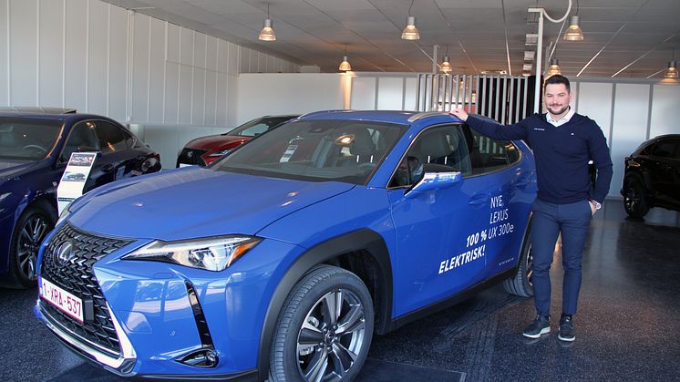 Morten Teksnes, Brand Manager hos Lexus Bodø forteller at i første omgang har èn bil ankommet Bodø og denne er klar for visning og prøvekjøring.