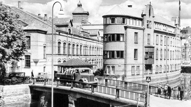 Den gamla fabriksfastigheten Viskaholm får nya hyresgäster när bland annat AB Bostäder flyttar in i när de nya kontorslokalerna är klara.