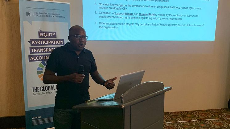 Khulekani Moyo Presenting findings