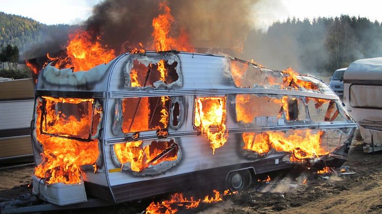 Brann i campingvogn