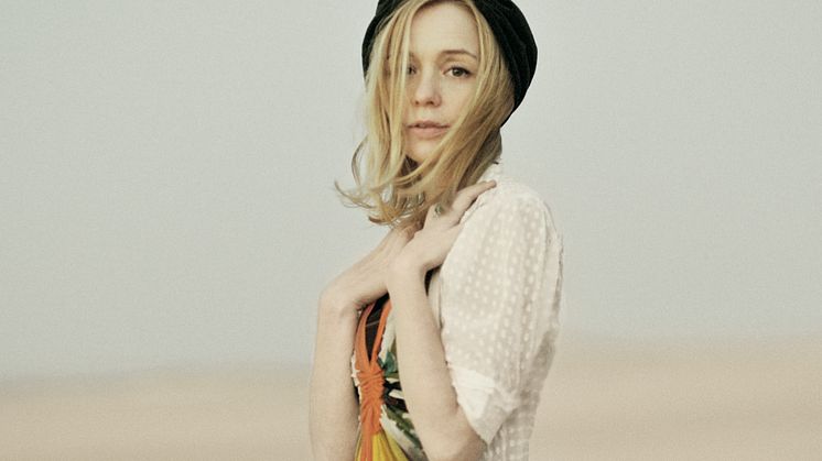 Lisa Ekdahl släpper "Give Me That Slow Knowing Smile" 8 april