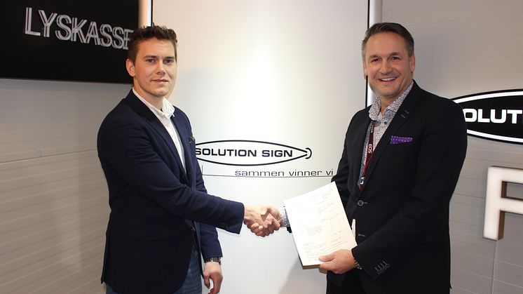 Jonas Gundersen i Solution Sign AS sammen med Lars Dybwad fra Canon Norge