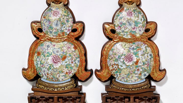 Double-gourd famille rose porcelain wall vases. Daoguang 1820-1850. Estimate: DKK 300,000 (€ 40,500)