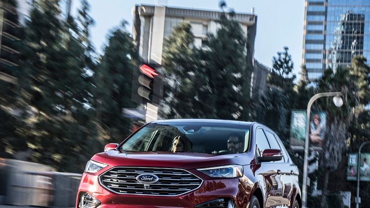 2019-Ford-Edge-Titanium-1