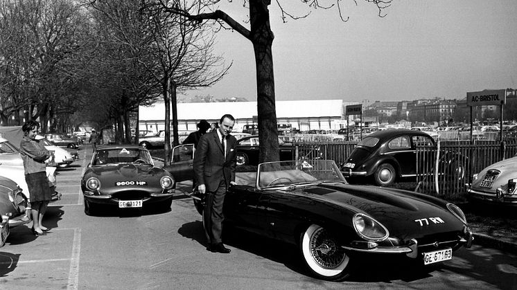 E-type er kjørt og eid av flere kjente fjes, som Steve MqQueen, Brigitte Bardot, Frank Sinatra, George Harrison, Tony Curtis og Britt Ekland. 