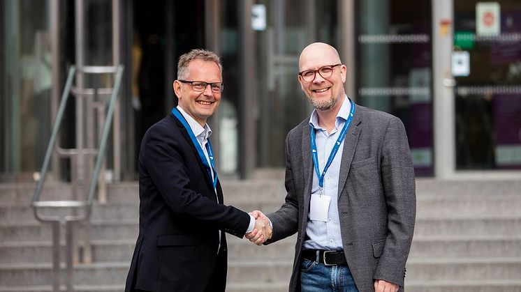 Mats Jackson, programchef för SPARK på Jönköping University och Joakim Brobäck, VD för Träcentrum, Nässjö.