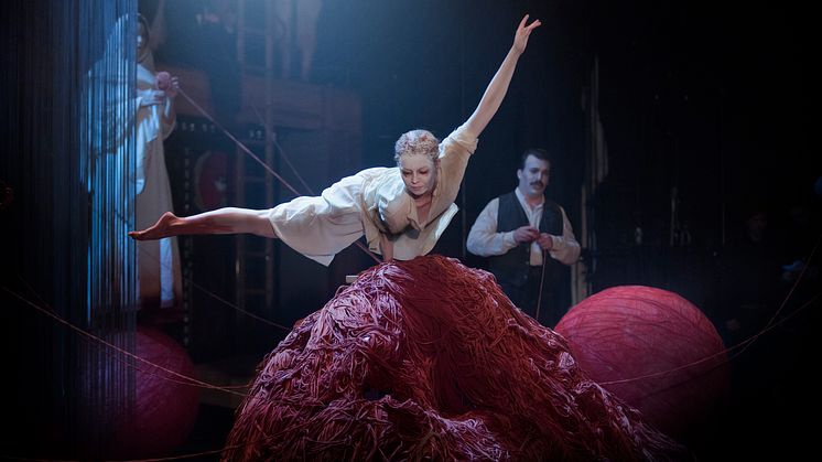 Satyagraha på Folkoperan i samarbete med Cirkus Cirkör