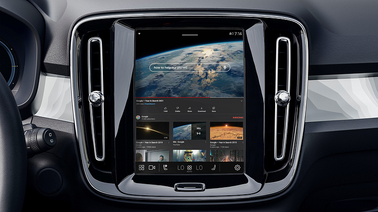 Volvo_C40_with_YouTube_built-in