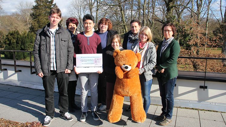 Landau-Gymnasium in Weißwasser spendet für das Kinderhospiz Bärenherz