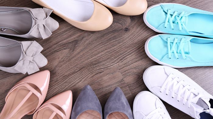 Nicht immer gab es für jeden Fuß einen eigenen Schuh. Bild: Africa Studio | stock.adobe.com
