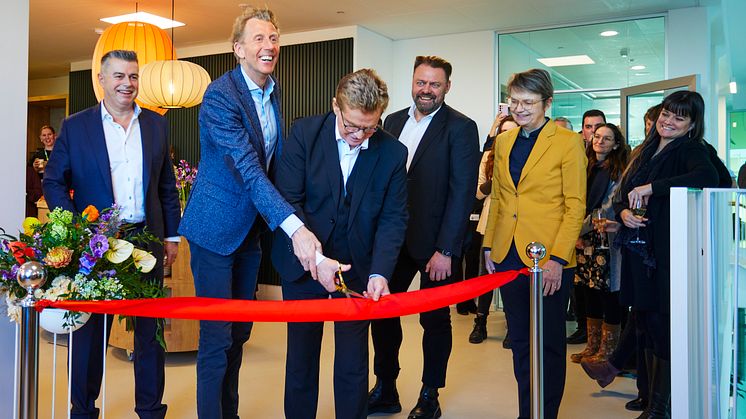 Arla Foods' CEO Peder Tuborgh og SVP for Arlas internationale forretningsenhed Rasmus Malmbak Kjeldsen indvier Winge Hus.