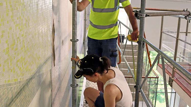 Valhallabadet_mosaikrenovering_konservator_Higab-Malin Strandlund