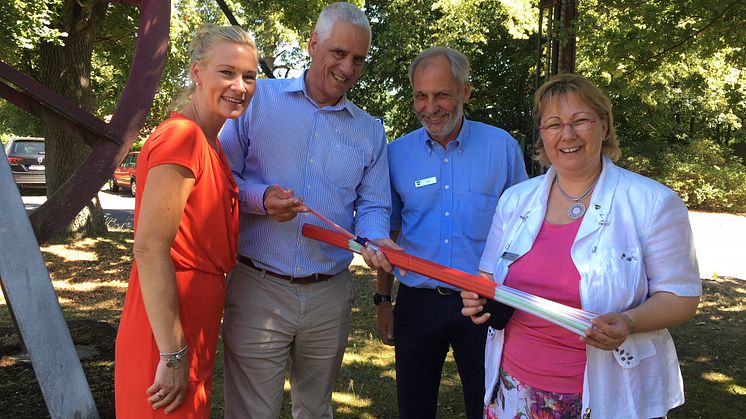  v.l. Silke Klein-Hietpas (Geschäftskundenberaterin, Deutsche Glasfaser), Ernst-Dietrich Braetsch (Leiter Gebietsentwicklung Nord, Deutsche Glasfaser), Wolfgang Zehler (Fachbereichsleiter Bau), Bürgermeisterin Stephanie Harms 