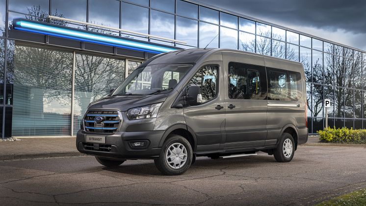 2024Ford_E-Transit-Minibus_1.jpg