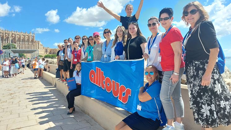 Expedientinnen und Expedienten auf Inforeise zu den allsun Hotels auf Mallorca.