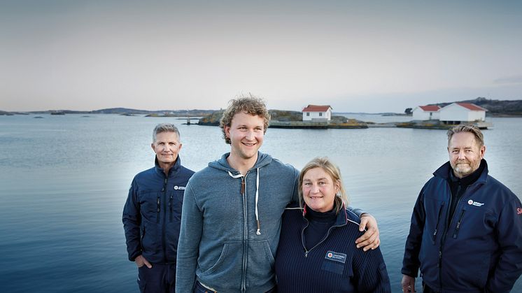 Haveristen Morgan tillsammans med Årets Sjöräddare Anna Bertrandsson Littke, Lars Bertrandsson Littke och Thomas Andreasson.