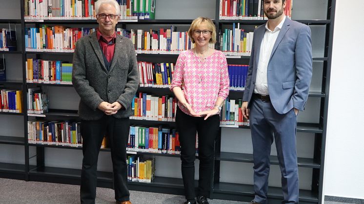 v. l. n. r. Prof. Dr. Hans-Rüdiger Kaufmann, Florian Fuß, Heide-Rose Gönner