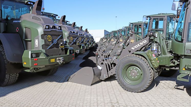 2020 levererade Swecon 28 hjullastare till Försvarets Materielverk (FMV). Just nu finns order inne på ytterligare 72 maskiner.