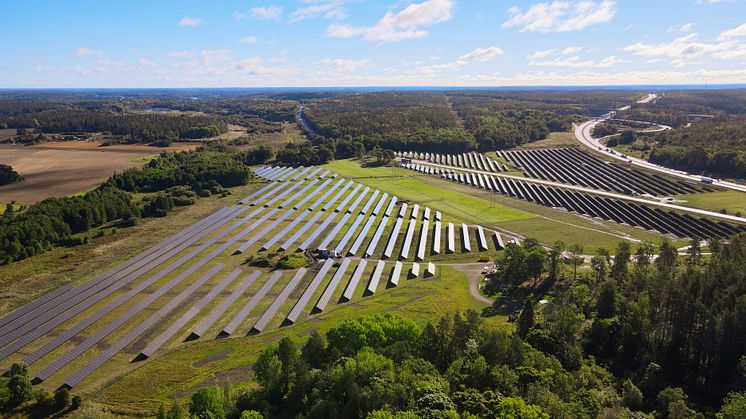 Solcellspark som generera grön energi