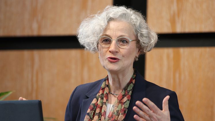 Prof.in Dr.in Walburga Hoff spricht zu den Teilnehmenden der Antrittsvorlesung.