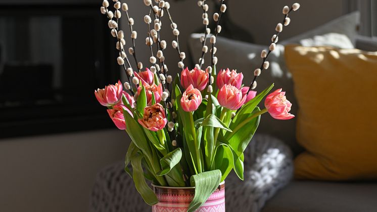 Vase og kopp fra Porsgrunds Porselænsfabrik