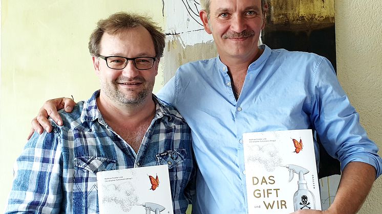 Mathias Forster und Christopher Schümann, Herausgeber des Buches ‹Das Gift und wir› (Foto: Bio-Stiftung Schweiz)
