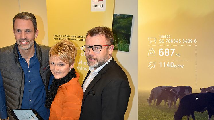 LRF investerar 5 miljoner i innovationsbolaget Hencol. Från vänster: Johan Karlberg (VD, Hencol), Anna-Karin Hatt (VD och koncernchef, LRF), Patrik Bergman (Hencol).