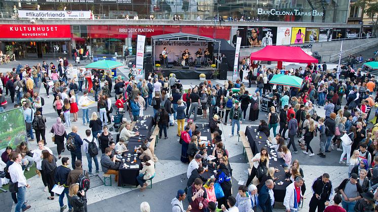 Över 6 000 samlades på Sergels torg i manifestation för gemenskap