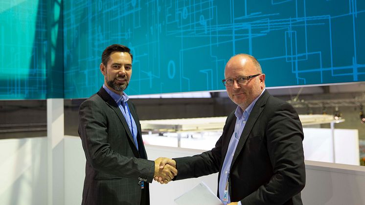 From left to right: Frode Kaland, VP Procurement, Kongsberg Maritime, and Roar Søvik, Director Marketing / Head of Process Industries and Drives Division, Siemens 