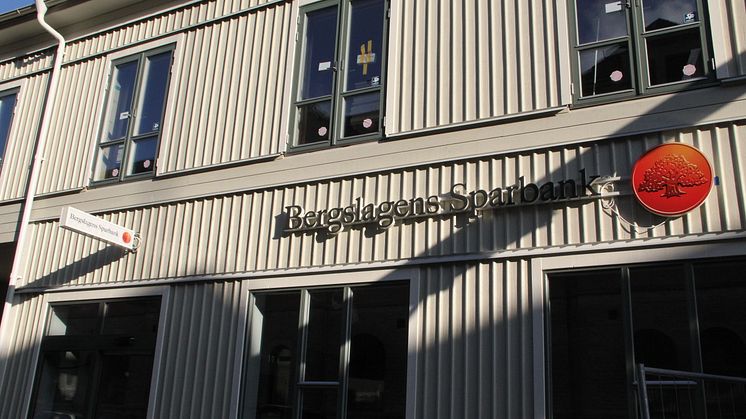 Nya fasaden under konstruktion.