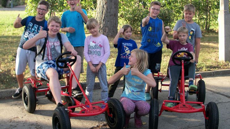 Cochlear spendet dem Kinder- und Jugendhaus Merseburg