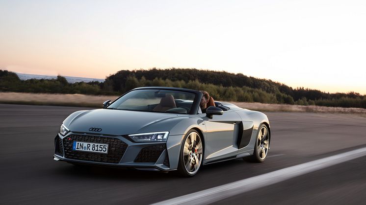Audi R8 Spyder (Kemora gray metallic) dynamisk billede