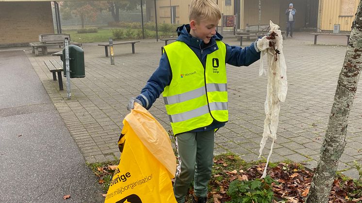Nu ska ungdomar i Skåne städa sin närmiljö igen.