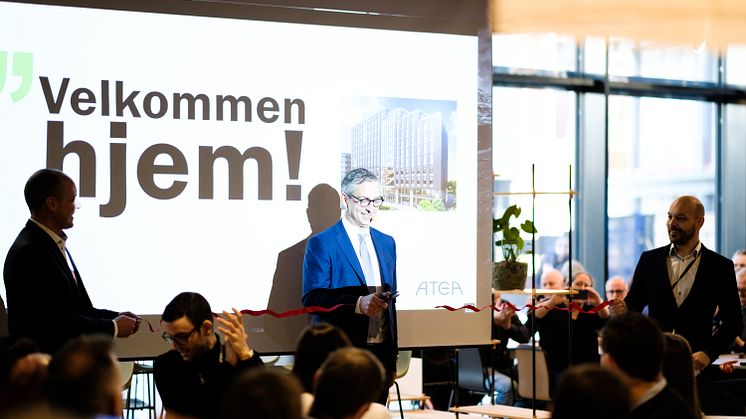 Michael Jacobs adm. dir. i Atea ønsker ansatte velkommen til HasleLinje og et av Europas smarteste bygg.