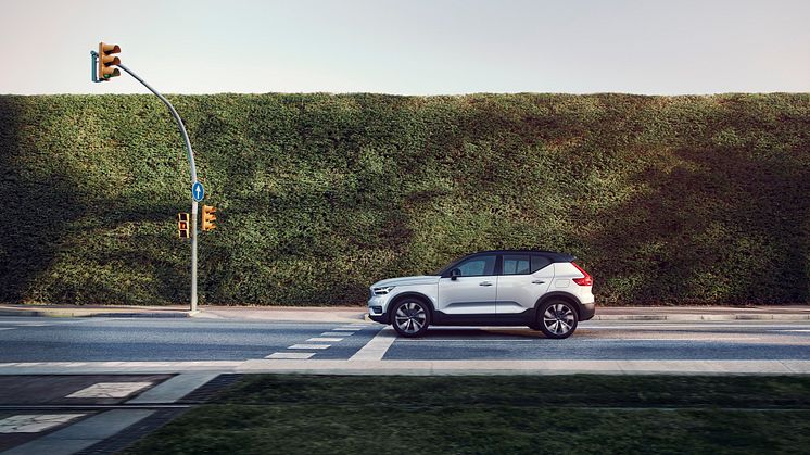 Volvo XC40 Recharge P8 AWD i Glacier Silver