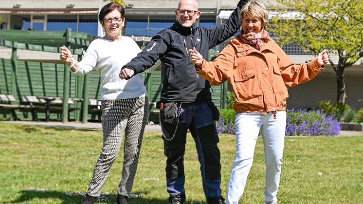Ann-Sofie (hyresgäst), Michael Johansson (fastighetsvärd Helsingborgshem) och Karin (hyresgäst).